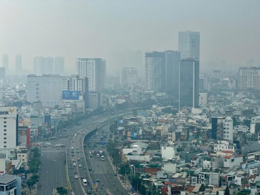 Ô nhiễm không khí gia tăng trong giai đoạn chuyển mùa.